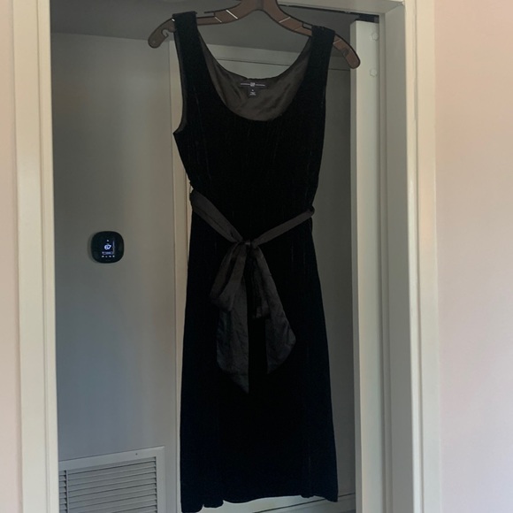 GAP Dresses & Skirts - GAP Velvet Silk Dress with Sash Size 4